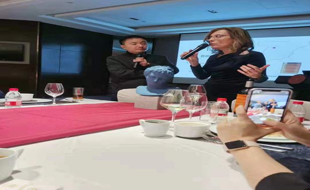 國(guó)家級(jí)同聲翻譯工資一天大概多少錢(qián)?