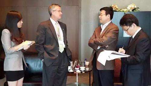 商務陪同翻譯每天費用多少？不足一天如何算費用？