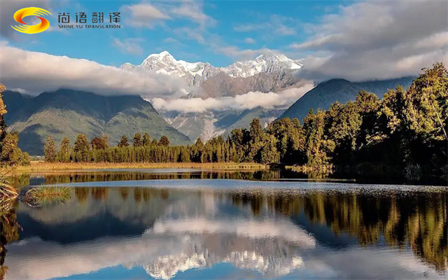 成都同聲傳譯與口譯陪同:尚語(yǔ)翻譯助力您的國(guó)際會(huì)議與商務(wù)交流